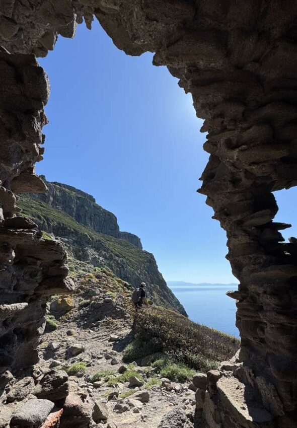 Trekking-organizato-di-gruppo-Isola-Capraia-Toscana-Ottobre-2026-12