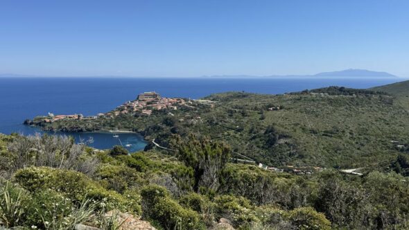 Trekking-organizato-di-gruppo-Isola-Capraia-Toscana-Ottobre-2026-15