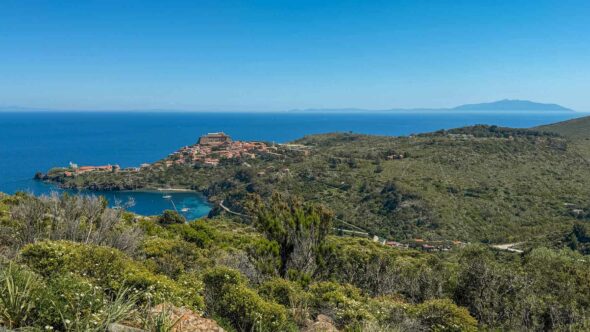 Trekking-organizzato-di-gruppo-Isola-Capraia-Toscana-4