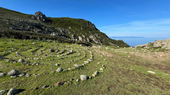 Trekking-organizzato-di-gruppo-Isola-Capraia-Toscana-a